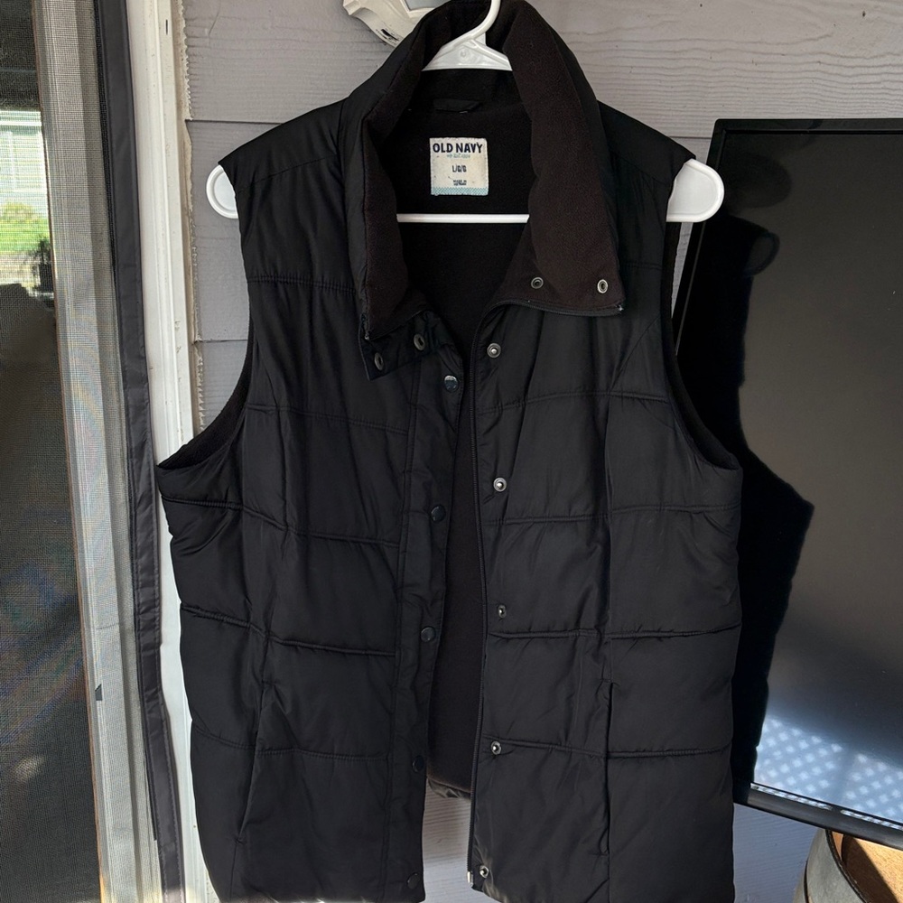 Old Navy Women's Black Puffer Vest